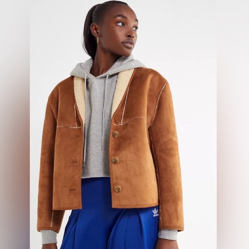 Urban Outfitters Easton Faux Suede
Sherpa Shearling Jacket Size Small